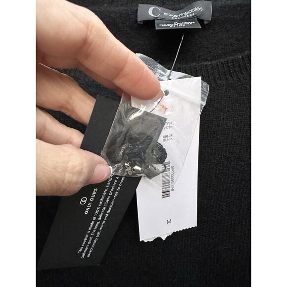 C By Bloomingdale's 100% Cashmere Embellished Shoulders Sweater Sz M Black $228 - Picture 10 of 12